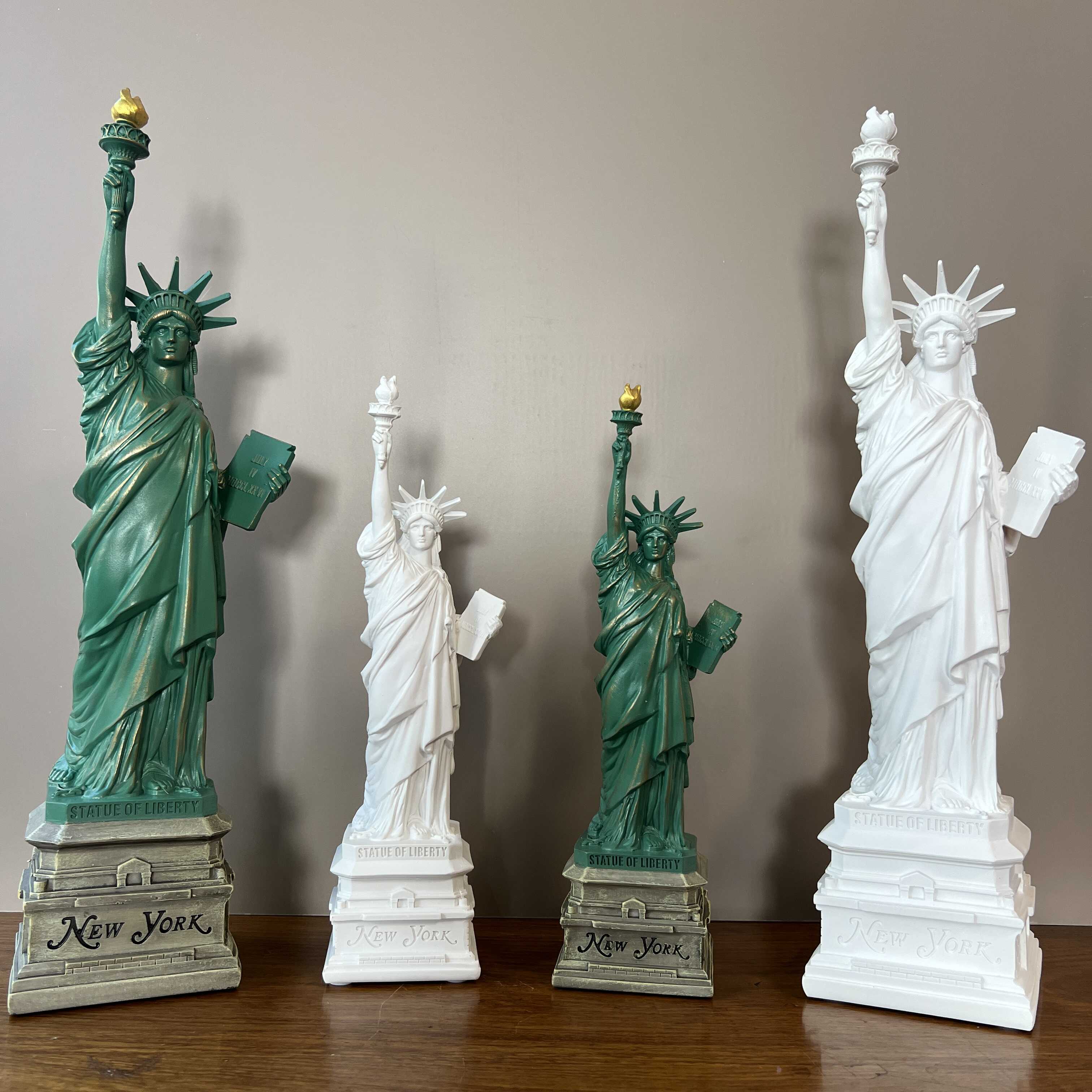 YuryFvna Statua della Libertà  - Home Office York recensione e prezzo